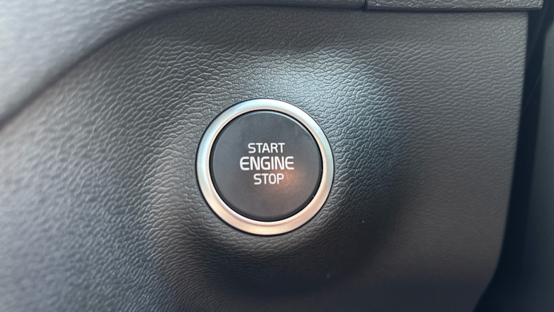 Volvo XC40 2.0 B4P Ultra Dark 5dr Auto Petrol Estate